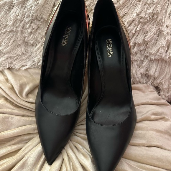 Michael Kors Khloe Pointed toe Leather Pumps - Picture 4 of 8